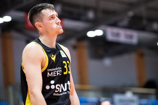 BARMER 2 Basketball Bundesliga Season 2021 2022 Matchday 16 on 27 12 21 Medipolis SC Jena vs Tigers Tübingen Ryan Richard Mikesell Tübingen , portrait, disappointed Sparkassen Arena.