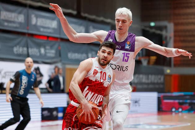 27 12 2021, Basketball, BBL, 2021, 2022, Hauptrunde, s Oliver Wuerzburg BG Goettingen, GER, Wuerzburg, s Oliver Arena Picture from left Luciano Parodi s Oliver Wuerzburg and Philipp Hartwich BG Goettingen. Copyright: HMBxMedia xHeikoxBecker