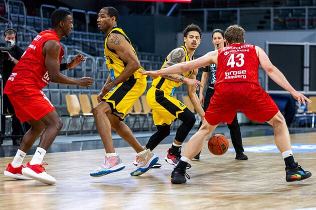 Brose Bamberg vs MHP Riesen Ludwigsburg, Basketball, easyCredit BBL, Matchday 13, 27 12 2021 Brose Bamberg vs MHP Riesen Ludwigsburg, Basketball, easyCredit BBL, Matchday 13, 27 12 2021 Bamberg Copyright: xEIBNER GuenerxSantemizx EP_GSZ