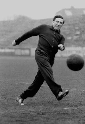 Coach Fritz Langner Westfalia Herne in action during training 06 03 1959 HM