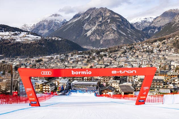 ITA, FIS Weltcup Ski Alpin, Bormio 27.12.2021, Stelvio, Bormio, ITA, FIS Weltcup Ski Alpin, Abfahrt, Herren, 2. Training, im Bild Übersicht Ziestadion der Stelvio Overview Stadium Stelvio during the 2nd training for the men s Downhill Race of FIS ski alpine world cup at the Stelvio in Bormio, Italy on 2021 12 27. Bormio Sondrio Italien Stelvio *** ITA, FIS alpine ski world cup, Bormio 27 12 2021, Stelvio, Bormio, ITA, FIS alpine ski world cup, downhill, men, 2 training, in the picture Overview Stadium Stelvio during the 2nd training for the men s downhill race of FIS ski alpine world cup at the Stelvio in Bormio, Italy on 2021 12 27 Bormio Sondrio Italy Stelvio