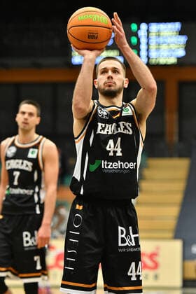 Erik Nyberg Itzehoe Eagles 44 basketball, BARMER 2 Basketball Bundesliga, 2020 21 season, RASTA Vechta Itzehoe Eagles, 28 12 2021, 16 matchday, Rasta Dome Vechta. Copyright: xWenzel Eibner-Pressefotox RVA