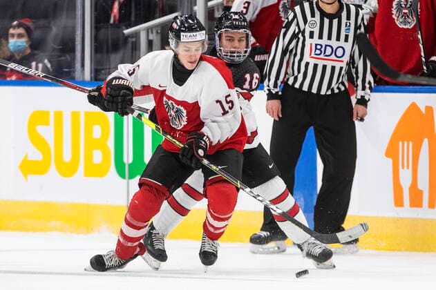 December 28, 2021, EDMONTON, AB, CANADA: Canada s Connor Bedard (16) and Austria s Fin van Ee (15) battle for the puck during first period IIHF World Junior Hockey Championship action in Edmonton on Tuesday, December 28, 2021. Connor Bedard Fin van Ee  - ZUMAc35_ 20211228_zaf_c35_061 Copyright: xJasonxFransonx