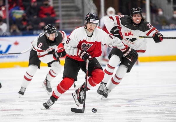 December 28, 2021, EDMONTON, AB, CANADA: Canada s Dylan Guenther (9) and Owen Power (25) chase Austria s Mathias Böhm (8) during third period IIHF World Junior Hockey Championship action in Edmonton on Tuesday, December 28, 2021. Dylan Guenther Owen Power Mathias Böhm  - ZUMAc35_ 20211228_zaf_c35_087 Copyright: xJasonxFransonx