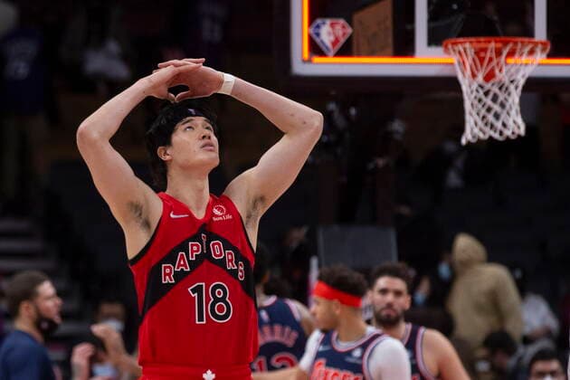 December 28, 2021, Toronto, ON, Canada: Toronto Raptors Yuta Watanabe reacts against the Philadelphia 76ers during second half NBA, Basketball Herren, USA basketball action in Toronto on Tuesday, December 28, 2021. Yuta Watanabe  - ZUMAc35_ 20211228_zaf_c35_093 Copyright: xChrisxYoungx