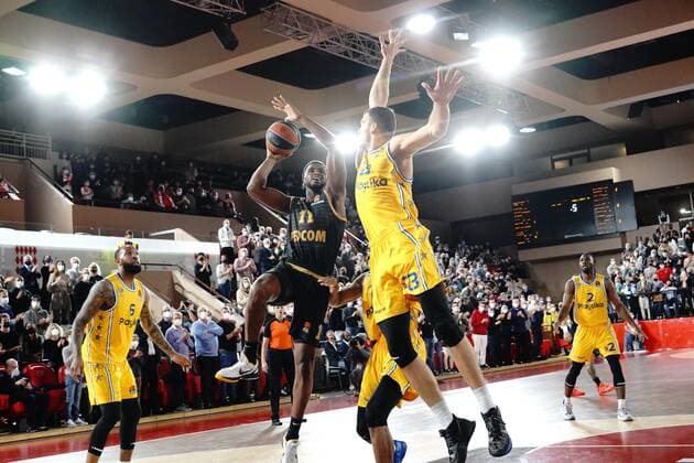 Alpha Diallo (AS Monaco) - Ante Zizic (Maccabi Playtika Tel Aviv) BASKETBALL : AS Monaco vs Maccabi Tel Aviv - Euroleague - Monaco - 29 12 2021 NorbertScanella Panoramic 