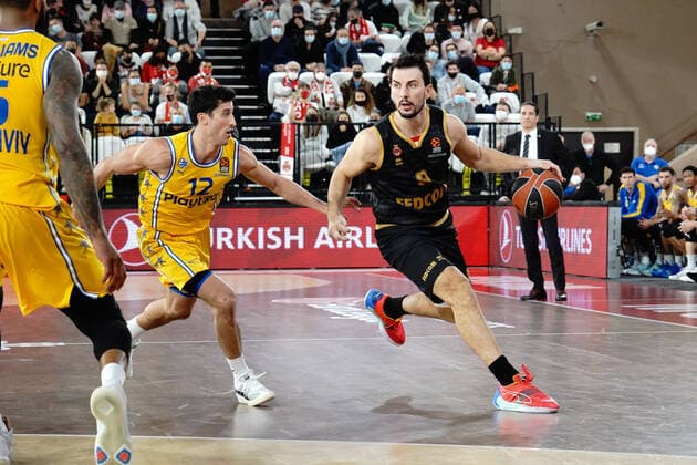 Leo Westermann (AS Monaco) - John Dibartolomeo (Maccabi Playtika Tel Aviv) BASKETBALL : AS Monaco vs Maccabi Tel Aviv - Euroleague - Monaco - 29 12 2021 NorbertScanella Panoramic 