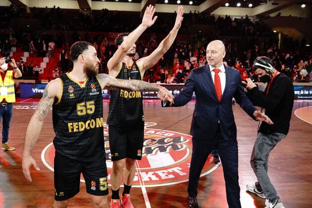 Fin de match - Mike James (AS Monaco) - Sasa Obradovic (Coach de l AS Monaco) BASKETBALL : AS Monaco vs Maccabi Tel Aviv - Euroleague - Monaco - 29 12 2021 NorbertScanella Panoramic 