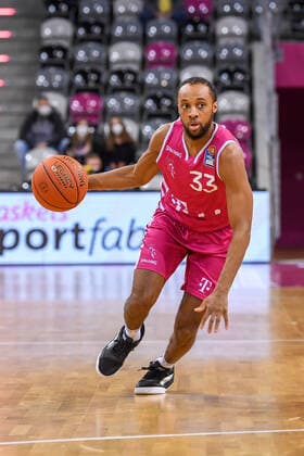 easyCredit BBL, Telekom Baskets Bonn vs Basketball Loewen Braunschweig, 29 12 2021 Parker Jackson Cartwright Telekom Baskets Bonn, 33 , easyCredit BBL, Telekom Baskets Bonn vs Basketball Loewen Braunschweig on 29 12 2021 at Telekom Dome Bonn, Bonn Nordrhein Westfalen Copyright: xBEAUTIFULxSPORTS Mueller-Laschetx