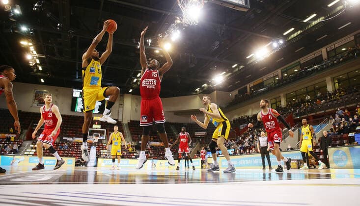Ludwigsburg , Basketball easycredit BBL Bundesliga MHP Riesen Ludwigsburg vs JobStairs GIESSEN 46ers , from left Justin Simon Riesen Jalon Demarco Miller Giessen