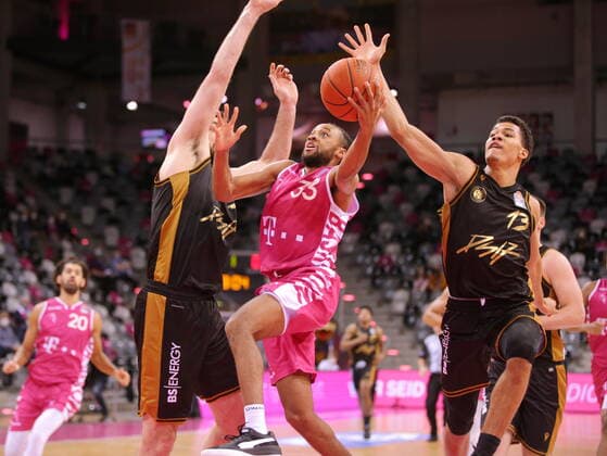 Parker Jackson Cartwright Telekom Baskets Bonn vs Basketball Löwen Braunschweig easyCredit BBL 1 Bundesliga , 2021 2022 season , Hauptrunde 13 Spieltag