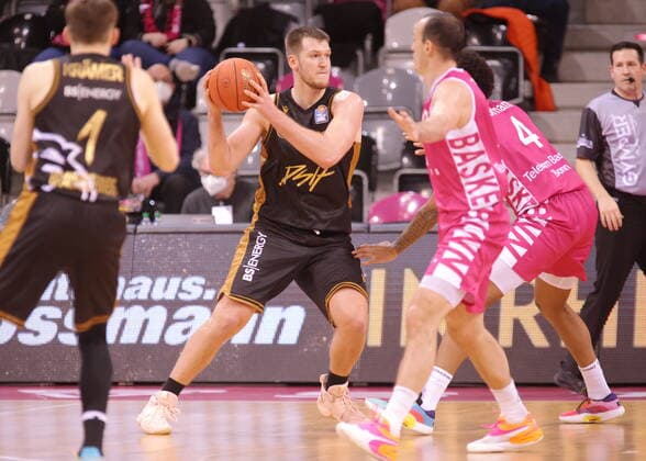 Telekom Baskets Bonn vs Martin Peterka Basketball Löwen Braunschweig easyCredit BBL 1 Bundesliga , 2021 2022 season , Hauptrunde 13 matchday