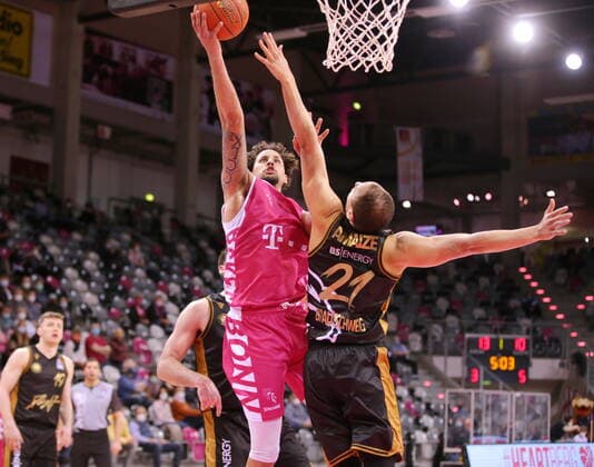 Michael Kessens Telekom Baskets Bonn vs Robin Amaize Basketball Löwen Braunschweig easyCredit BBL 1 Bundesliga , 2021 2022 season , Main Round Matchday 13