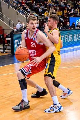 Ludwigsburg, Germany 29 December 2021 BBL 21 22 MHP Riesen Ludwigsburg vs Jobstairs Giessen 46ers Florian Koch Giessen , Jordan Hulls Ludwigsburg Ludwigsburg MHP Arena Baden Württemberg Germany.