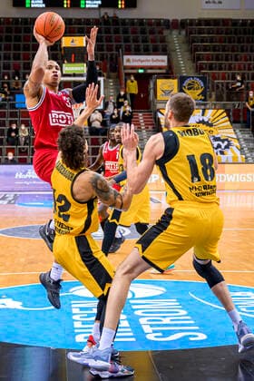 Ludwigsburg, Germany 29 December 2021 BBL 21 22 MHP Riesen Ludwigsburg vs Jobstairs Giessen 46ers Timeric Dejaun Williams Giessen , Jonah Radebaugh Ludwigsburg , Jonas Wohlfarth Bottermann Ludwigsburg Ludwigsburg MHP Arena Baden Württemberg Germany