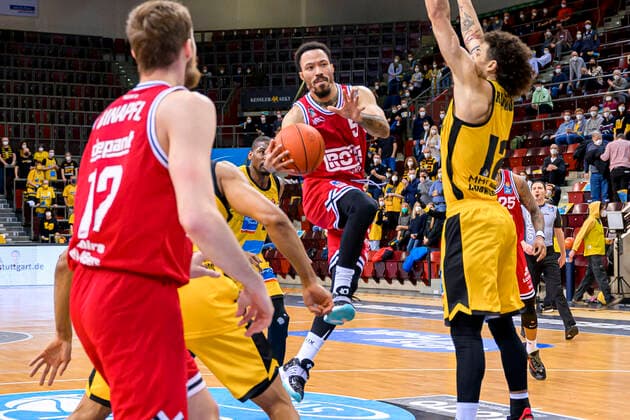 Ludwigsburg, Germany 29 December 2021 BBL 21 22 MHP Riesen Ludwigsburg vs Jobstairs Giessen 46ers Kyan Anderson Giessen , Jonah Radebaugh Ludwigsburg Ludwigsburg MHP Arena Baden Württemberg Germany