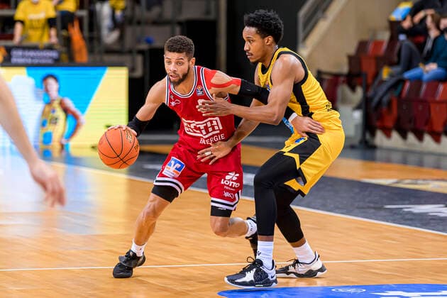 Ludwigsburg, Germany 29 December 2021 BBL 21 22 MHP Riesen Ludwigsburg vs Jobstairs Giessen 46ers Kendale Deshawn McCullum Giessen , James Woodard Ludwigsburg Ludwigsburg MHP Arena Baden Württemberg Germany