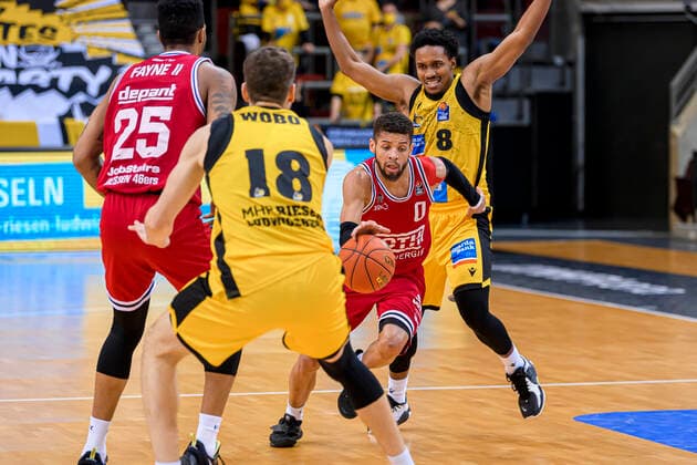 Ludwigsburg, Germany 29 December 2021 BBL 21 22 MHP Riesen Ludwigsburg vs Jobstairs Giessen 46ers v li Phillip Darnell Fayne Giessen , Jonas Wohlfarth Bottermann Ludwigsburg , Kendale Deshawn McCullum Giessen , James Woodard Ludwigsburg Ludwigsburg MHP Arena Baden Württemberg Germany