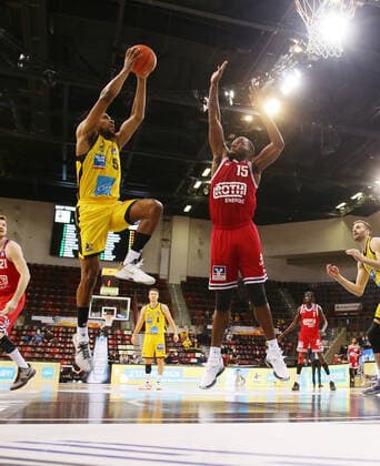 Ludwigsburg , Basketball easycredit BBL Bundesliga MHP Riesen Ludwigsburg vs JobStairs GIESSEN 46ers , from left Justin Simon Riesen Jalon Demarco Miller Giessen