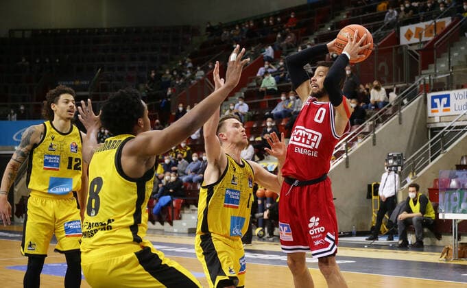 Ludwigsburg , Basketball easycredit BBL Bundesliga MHP Riesen Ludwigsburg vs JobStairs GIESSEN 46ers , from left James Woodard Giants Jordan Hulls Giants Kendale McCullum Giessen