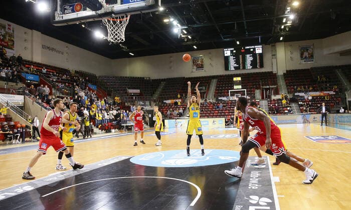 Ludwigsburg , Basketball easycredit BBL Bundesliga MHP Riesen Ludwigsburg vs JobStairs GIESSEN 46ers , Jonah Radebaugh Riesen , Overview , Few spectators , Empty stands