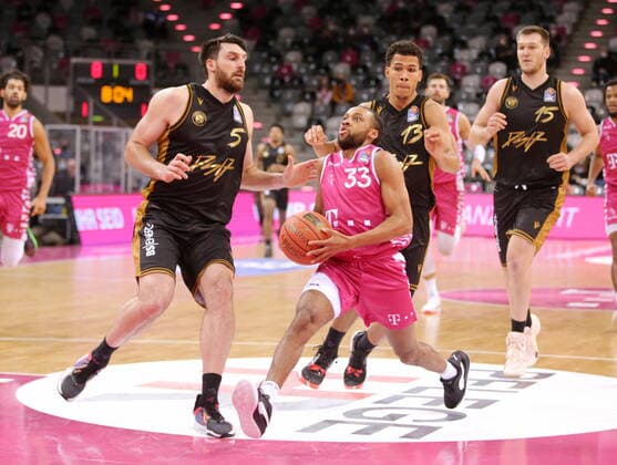 Parker Jackson Cartwright Telekom Baskets Bonn vs Basketball Löwen Braunschweig easyCredit BBL 1 Bundesliga , 2021 2022 season , Hauptrunde 13 Spieltag