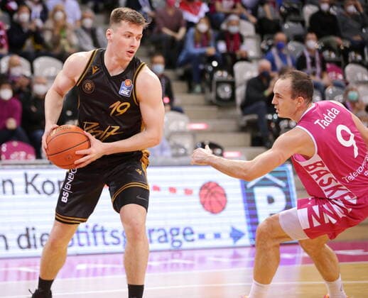 Karsten Tadda Telekom Baskets Bonn vs Ondrej Sehnal Basketball Löwen Braunschweig easyCredit BBL 1 Bundesliga , 2021 2022 season , main round 13 matchday