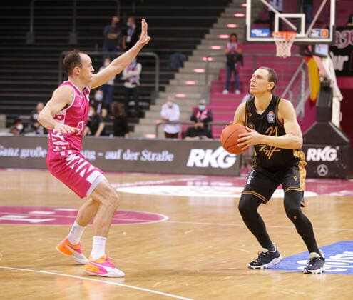 Karsten Tadda Telekom Baskets Bonn vs Robin Amaize Basketball Löwen Braunschweig easyCredit BBL 1 Bundesliga , season 2021 2022 , main round 13 matchday