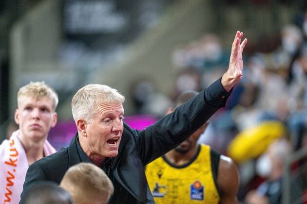 Time out, John Patrick MHP Riesen Ludwigsburg, Head Coach , GER, MHP Riesen Ludwigsburg vs JobStairs Giessen 46ers, Basketball, Bundesliga, easycredit, 14 Spieltag, Spielzeit 2021 2022, 29 12 2021, GER, MHP Riesen Ludwigsburg vs JobStairs Giessen 46ers, Basketball, Bundesliga, easycredit, 14 Spieltag, Spielzeit 2021 2022, 29 12 2021 Ludwigsburg Copyright: xEibner-Pressefoto SaschaxWaltherx EP_EER