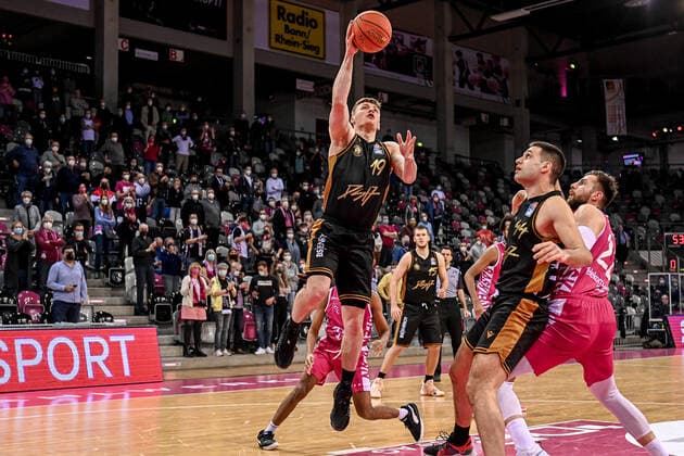 easyCredit BBL, Telekom Baskets Bonn vs Basketball Loewen Braunschweig, 29 12 2021 Ondrej Sehnal Basketball Loewen Braunschweig 19 , easyCredit BBL, Telekom Baskets Bonn vs Basketball Loewen Braunschweig on 29 12 2021 at Telekom Dome Bonn, Bonn Nordrhein Westfalen Copyright: xBEAUTIFULxSPORTS Mueller-Laschetx