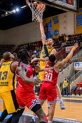 Ludwigsburg, Germany 29 December 2021 BBL 21 22 MHP Riesen Ludwigsburg vs Jobstairs Giessen 46ers Jonas Wohlfarth Bottermann Ludwigsburg , Timeric Dejaun Williams Giessen Ludwigsburg MHP Arena Baden Württemberg Germany