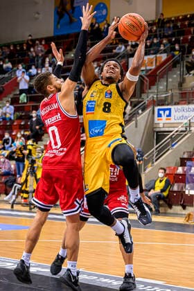 Ludwigsburg, Germany 29 December 2021 BBL 21 22 MHP Riesen Ludwigsburg vs Jobstairs Giessen 46ers Kendale Deshawn McCullum Giessen , James Woodard Ludwigsburg Ludwigsburg MHP Arena Baden Württemberg Germany