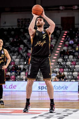 easyCredit BBL, Telekom Baskets Bonn vs Basketball Loewen Braunschweig, 29 12 2021 Owen Klassen Basketball Loewen Braunschweig 5 , easyCredit BBL, Telekom Baskets Bonn vs Basketball Loewen Braunschweig on 29 12 2021 at Telekom Dome Bonn, Bonn Nordrhein Westfalen Copyright: xBEAUTIFULxSPORTS Mueller-Laschetx