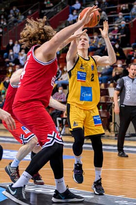 Ludwigsburg, Germany 29 December 2021 BBL 21 22 MHP Riesen Ludwigsburg vs Jobstairs Giessen 46ers John Bryant Giessen , Jacob Patrick Ludwigsburg Ludwigsburg MHP Arena Baden Württemberg Germany.