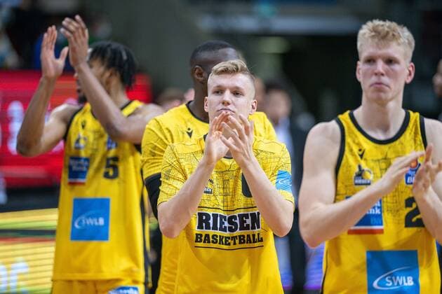 Johannes Patrick MHP Riesen Ludwigsburg, 06 , Jacob Patrick MHP Riesen Ludwigsburg, 02 , GER, MHP Riesen Ludwigsburg vs JobStairs Giessen 46ers, Basketball, Bundesliga, easycredit, 14 Spieltag, Spielzeit 2021 2022, 29 12 2021, GER, MHP Riesen Ludwigsburg vs JobStairs Giessen 46ers, Basketball, Bundesliga, easycredit, 14 Spieltag, Spielzeit 2021 2022, 29 12 2021 Ludwigsburg Copyright: xEibner-Pressefoto SaschaxWaltherx EP_EER