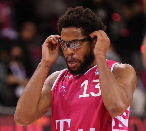 Bonn, Germany, 29 12 2021, Telekom Dome, Basketball, BBL, 14 matchday, Telekom Baskets Bonn vs Basketball Löwen Braunschweig Javontae Hawkins Bonn