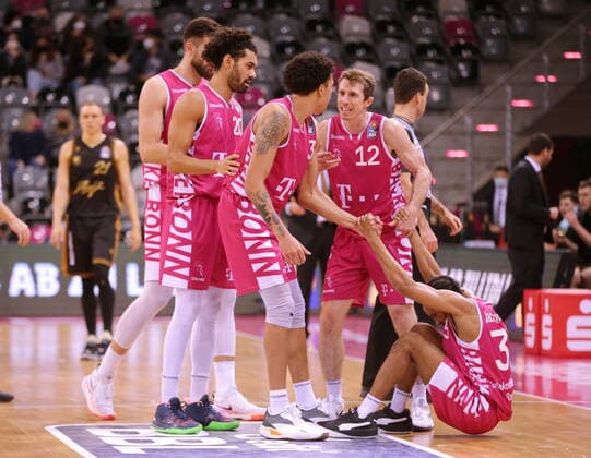 Telekom Baskets Bonn vs Basketball Löwen Braunschweig easyCredit BBL 1 Bundesliga , 2021 2022 season , main round 14 matchday