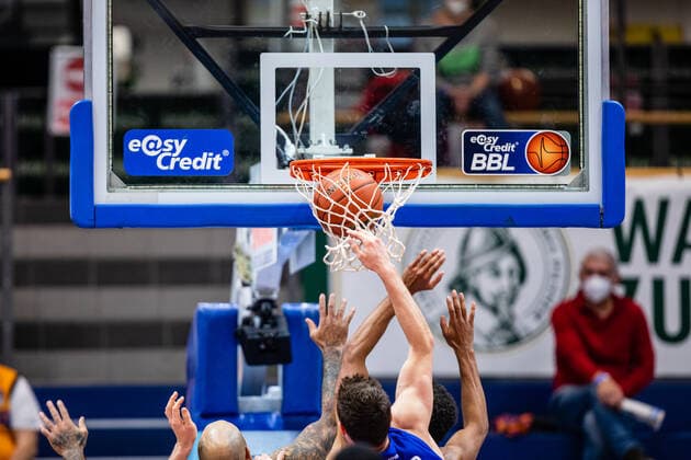 BB 1BL Syntainics MBC Brose Bamberg symbol picture, symbol photo during the match season 2021 2022 men in the EasyCredit Bundesliga between Syntainics MBC and Brose Bamberg at Stadthalle Weissenfels on 29 December 2021 in Weissenfels, Saxony Anhalt, Germany