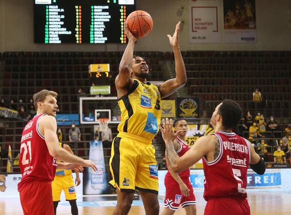 Justin Simon Riesen MHP Riesen Ludwigsburg vs Giessen 46ers Basketball Bundesliga 2021 2022 Ludwigsburg , GER, 29 12 2021,