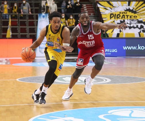 V li James Woodard Riesen , Jalon Miller Giessen MHP Riesen Ludwigsburg vs Giessen 46ers Basketball Bundesliga 2021 2022 Ludwigsburg , GER, 29 12 2021,