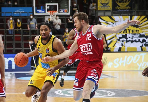 V li Justin Simon Riesen Kilian Binapfl Giessen , MHP Riesen Ludwigsburg vs Giessen 46ers Basketball Bundesliga 2021 2022 Ludwigsburg , GER, 29 12 2021,