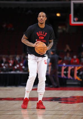 CHICAGO, IL - DECEMBER 29: Chicago Bulls Forward DeMar DeRozan (11) in action before a NBA, Basketball Herren, USA game between the Atlanta Hawks and the Chicago Bulls on December 29, 2021 at the United Center in Chicago, IL. (Photo by Melissa Tamez Icon Sportswire) NBA: DEC 29 Hawks at Bulls Icon2112290202