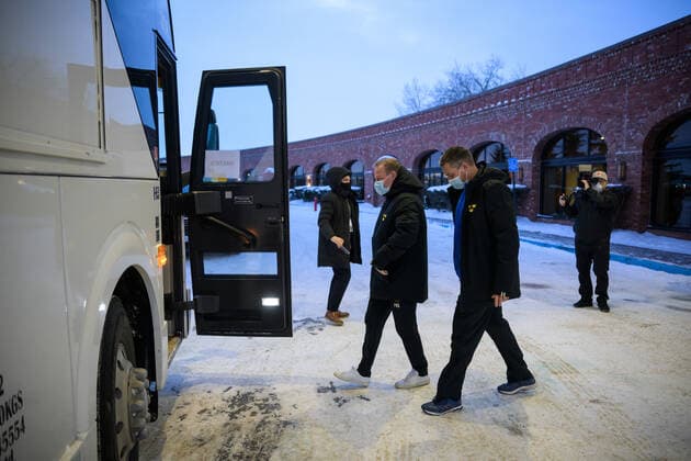211229 Assistant coach Henrik Stridh and head coach Tomas MontÃ n of Sweden about to board the team bus to go back to Red Deer Centrium to pack up after the 2022 IIHF World Junior Championship was cancelled due to the coronavirus pandemic on December 29, 2021 in Red Deer Photo Joel Marklund BILDBYRAN kod JM JM0253 bbeng ishockey ice hockey jvm junior vm u20 2022 iihf world junior championship world juniors sverige sweden covid 19,  Copyright: JOELxMARKLUND BB211229JM049