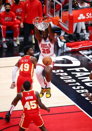 CHICAGO, IL - DECEMBER 29: Chicago Bulls Forward Tyler Cook (25) slam dunks the ball during a NBA, Basketball Herren, USA game between the Atlanta Hawks and the Chicago Bulls on December 29, 2021 at the United Center in Chicago, IL. (Photo by Melissa Tamez Icon Sportswire) NBA: DEC 29 Hawks at Bulls Icon2112290808