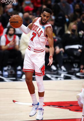 CHICAGO, IL - DECEMBER 29: Chicago Bulls Guard Troy Brown Jr. (7) grabs a rebound during a NBA, Basketball Herren, USA game between the Atlanta Hawks and the Chicago Bulls on December 29, 2021 at the United Center in Chicago, IL. (Photo by Melissa Tamez Icon Sportswire) NBA: DEC 29 Hawks at Bulls Icon2112291111