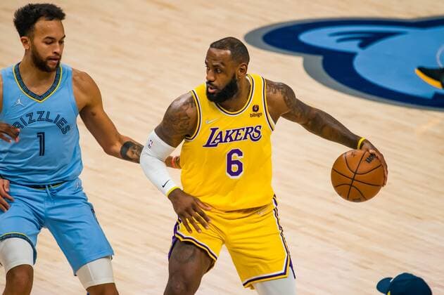 Lakers forward Lebron James (6) in the 1st half of the game against the Grizzlies, at FedEx Forum in Memphis, Tennessee, US, 29 December 2021. Lakers at Memphis Grizzlies Basketball !ACHTUNG: NUR REDAKTIONELLE NUTZUNG!  Copyright: xMATTHEWxA.xSMITHx AME6660 20211230-040592197386e18d2aa5165335fa3f060b64222c