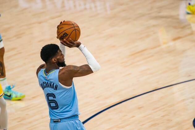 Grizzlies forward Shaq Buchanan (6) in the 1st half of the game against the Lakers, at FedEx Forum in Memphis, Tennessee, US, 29 December 2021. Lakers at Memphis Grizzlies Basketball !ACHTUNG: NUR REDAKTIONELLE NUTZUNG!  Copyright: xMATTHEWxA.xSMITHx AME6665 20211230-dfd9be9e98e70530c9c6748b859057fc0c174fc2