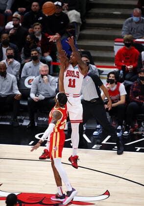 CHICAGO, IL - DECEMBER 29: Chicago Bulls Forward DeMar DeRozan (11) shoots the ball in action during a NBA, Basketball Herren, USA game between the Atlanta Hawks and the Chicago Bulls on December 29, 2021 at the United Center in Chicago, IL. (Photo by Melissa Tamez Icon Sportswire) NBA: DEC 29 Hawks at Bulls Icon2112292525