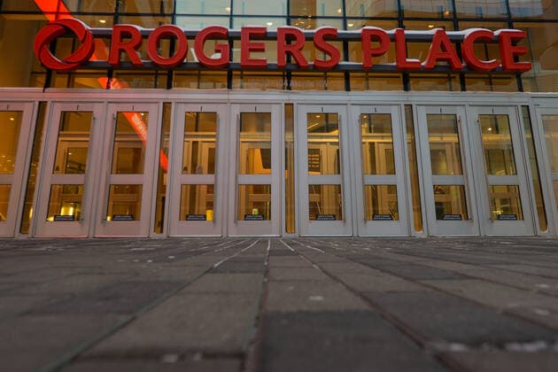 Ice hockey, Eishockey 2022 World Juniors Cancelled Due To COVID-19 Cases General view of the empty Rogers Place Arena entrance. The 2022 World Juniors hockey tournament was cancelled Wednesday afternoon after multiple COVID-19 cases were found within the teams. On Wednesday, December 29, 2021, in Edmonton, Alberta, Canada. Edmonton Canada  Copyright: xArturxWidakx originalFilename:widak-icehocke211229_npHM2.jpg