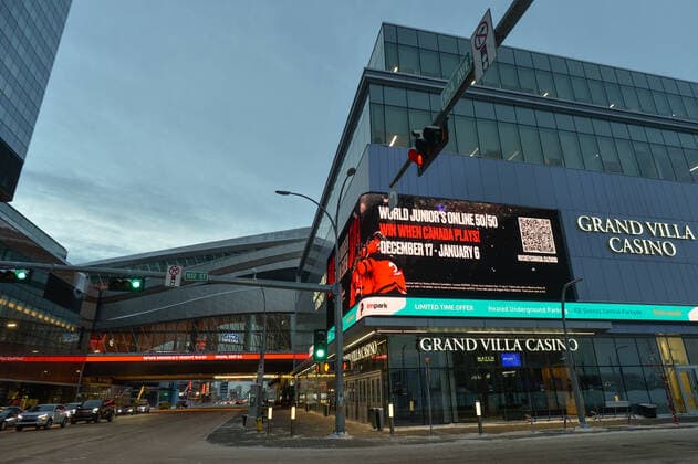 Ice hockey, Eishockey 2022 World Juniors Cancelled Due To COVID-19 Cases A general view of Rogers Place Arena following this afternoon Championship cancellation announcement. The 2022 World Juniors hockey tournament was cancelled Wednesday afternoon after multiple COVID-19 cases were found within the teams. On Wednesday, December 29, 2021, in Edmonton, Alberta, Canada. Edmonton Canada  Copyright: xArturxWidakx originalFilename:widak-icehocke211229_npQKO.jpg